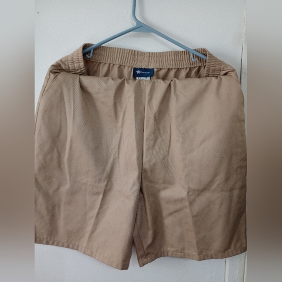 Classroom brand size 18 women's shorts NWOT (Can291) - Picture 1 of 2